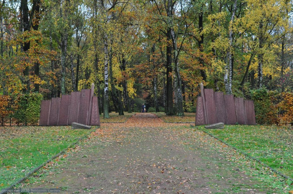 Aussicht zum Park im Parkfriedhof Marzahn vom sowjetischen Ehrenmal